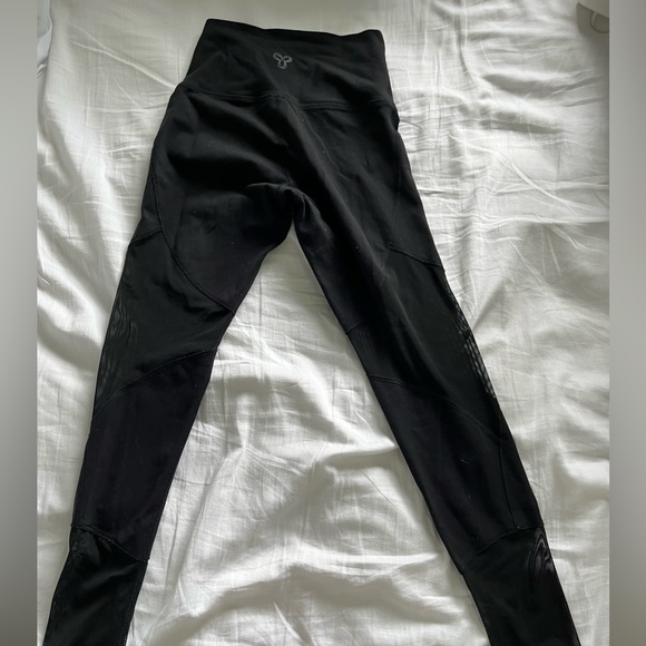 TNA high waisted black leggings with mesh design - Picture 6 of 10